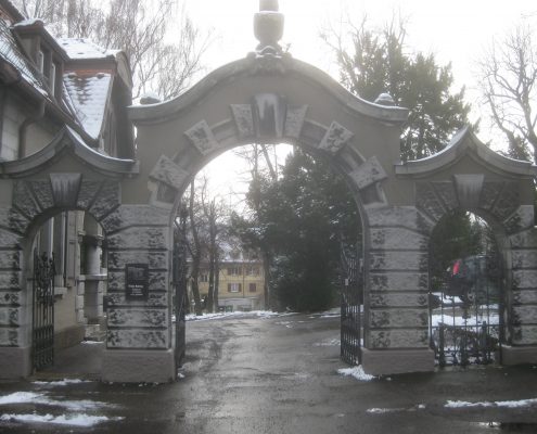 Bergfriedhof Stuttgart-Haupteingang-Leibrock