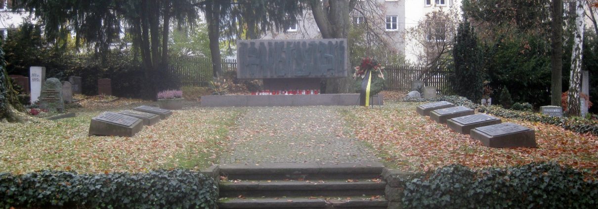 Fangelsbachfriedhof Mahnmal - Gerd Leibrock - CC BY-SA 3.0