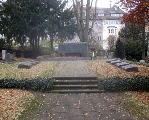 Fangelsbachfriedhof Mahnmal - Gerd Leibrock - CC BY-SA 3.0
